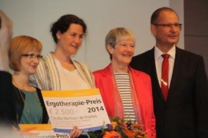 Gewinnerinnen dieses Jahr: Lisa Geuecke (Ergotherapie bei Erwachsenen mit ADHS) und Claudia Merklein de Freitas (Akademisierungsprozess der Ergotherapie)